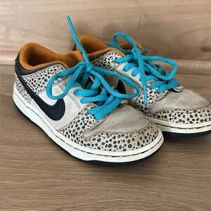 Nike Kids Sneakers - Black, Cream, and Blue Size 12